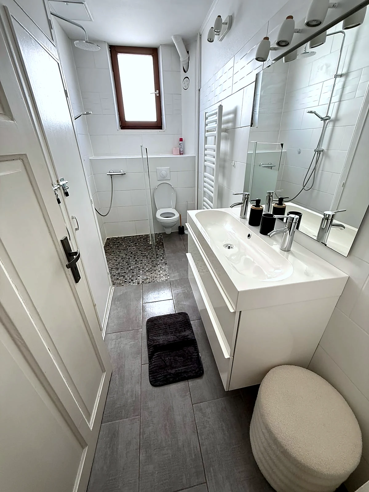 Salle de bain double vasque après remise à blanc – JG67 Services Strasbourg