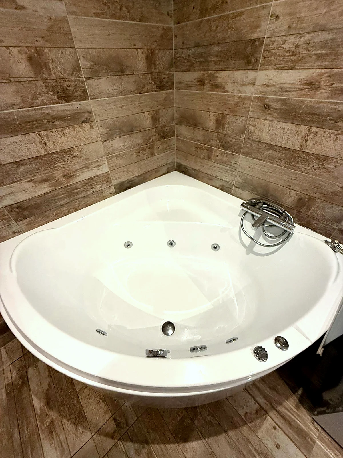 Baignoire jacuzzi entretenue dans un bien d'exception en courte durée